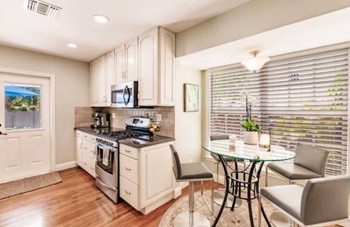 Sunshine Park House | Key Lime Cottage - Bask Poolside in a Historic Flamingo Park Gem