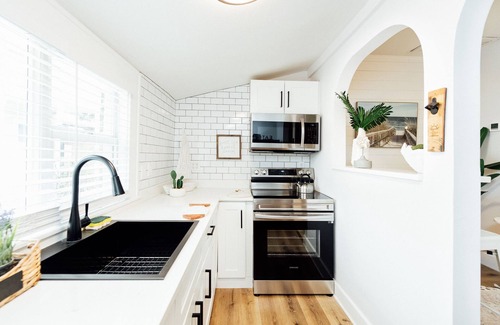 Historic Uptown Apartment | Key West charm in the heart of St. Petersburg