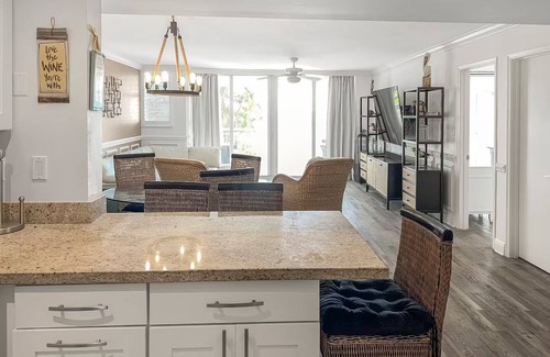 White St. Gallery Condo | Key West Condo 2B/2B with Pool & Boat FREE Slip