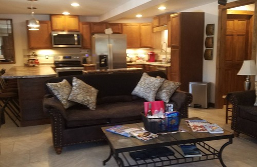 Center Lovell House | KEZAR LK, sleeps 10. Dogs w/fee,8.6 ml Pleasant Ski, 1ml Golf/beachs/trail acnn