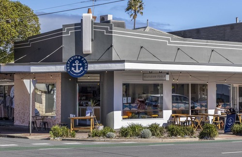 Glenelg South Apartment | Kezza's In Glenelg | 50m to Glenelg Beach, Parking, WiFi, King Bed & Airport
