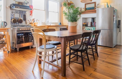 Flinders House | Kia-Ora Cottage - Shaded Garden with space for the Kids to Play