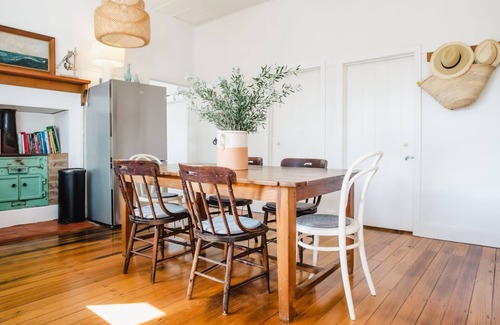 Flinders House | Kia-Ora Cottage - Shaded Garden with space for the Kids to Play