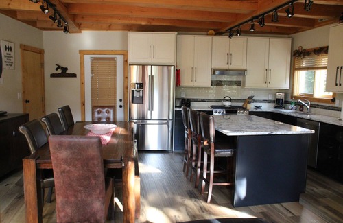 Golden Ski Chalet | Kicking Horse Cabin Retreat