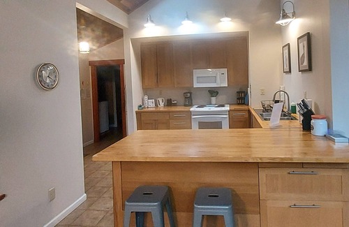 Grayland House | Kid & Dog Friendly - Large Deck w/BBQ & Hammock - Firepit - Open Floor Plan
