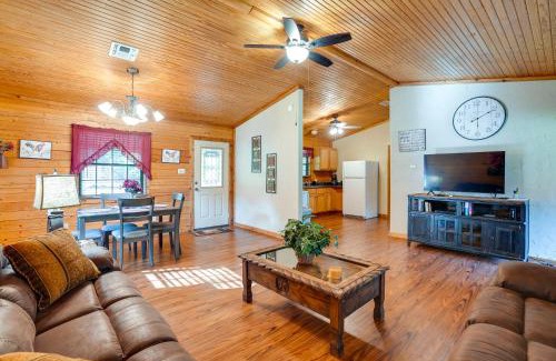 Kilgore House | Kilgore Gem Pet-Friendly Cabin with Duck Pond!