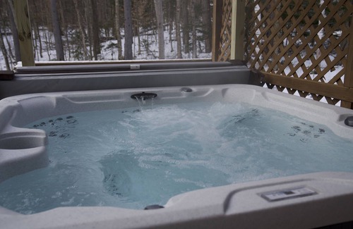Killington House | Killington Mountain Home! HotTub & 5 min to Skiing! by RedAwning