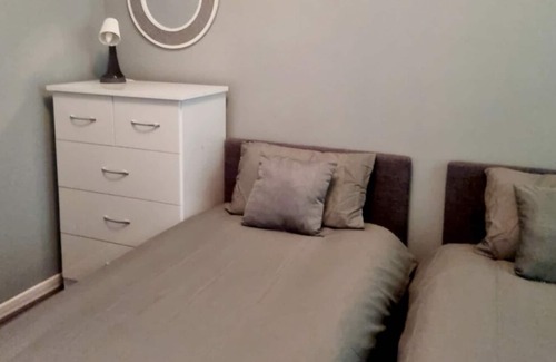 Kilmun Villa | Kilmun Court Villa, modern home, stones throw away from Holy Loch.