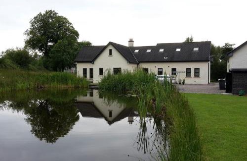 Omagh Villa | Kilskeery Lodge, modern country house with hot tub