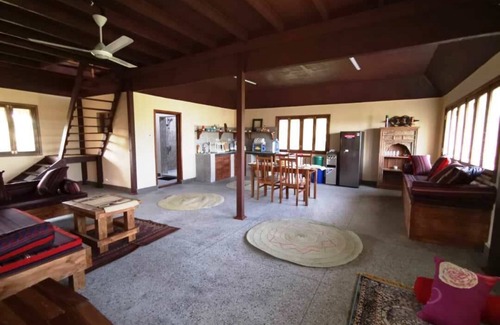 Pongwe Apartment | Kimurimuri - Stunning Beachfront Loft with Pool