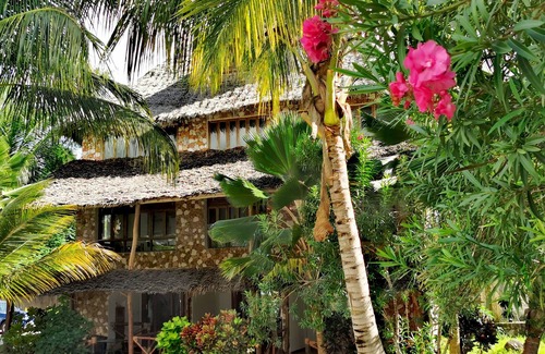 Pongwe Apartment | Kimurimuri - Stunning Beachfront Loft with Pool