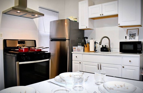 Elizabeth Apartment | King Bed/Coffee Bar/Meditation Room/Remote Work/PacMan/30min to NYC