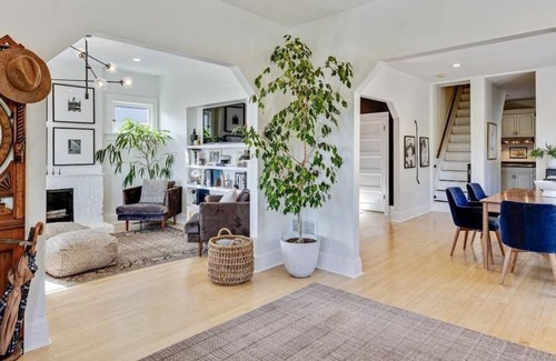 Lower Avenues House | King Bed|Full Kitchen|Cozy Patio|Indoor fireplace.
