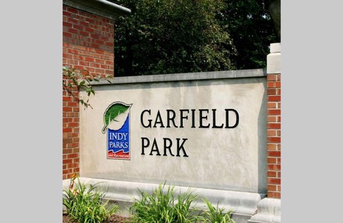 Indianapolis Apartment | King Bed, Garfield Park , Red Line, Downtown Indy!
