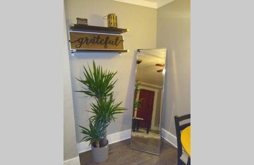 Indianapolis Apartment | King Bed, Garfield Park , Red Line, Downtown Indy!