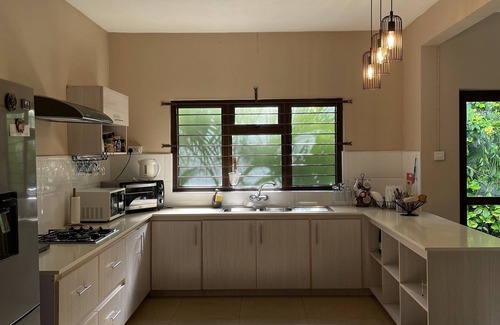 Mahebourg Villa | King bed in a Lush garden-Multiple 5 *stars* rating amongst families.