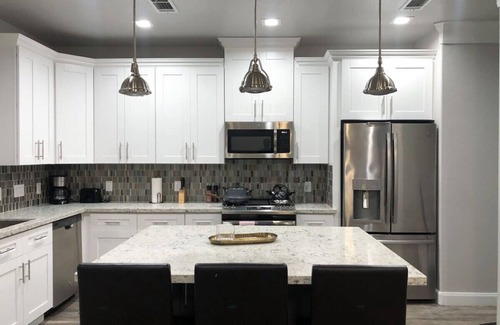 Greater Fondren Southwest House | King bed in gated community | 1300 sqft home