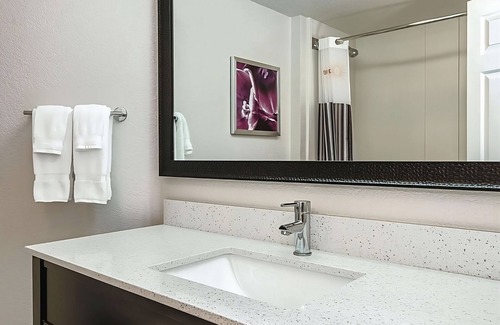 Guasti Hotel | King Bed, Non- Smoking at La Quinta Inn & Suites by Wyndham Ontario Airport