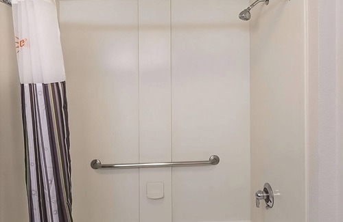 Guasti Hotel | King Bed, Non- Smoking at La Quinta Inn & Suites by Wyndham Ontario Airport