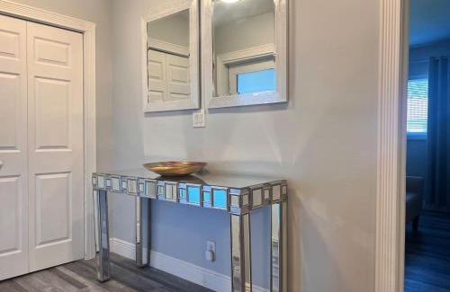 Tamarac House | King bed, Park Free, Golf, FLL