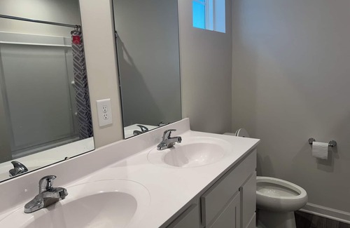 West Seneca House | King bed - Perfect Room - shared living room - Bills Stadium and Tesla