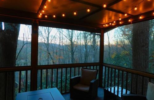 Mill Ridge Ski Chalet | King Bed, Putt-Putt w/Hot Tub, & Other Games