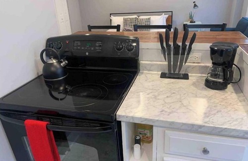 Primos Secane Apartment | ✪King Bed Studio✪ in Suburbs -Perfect Long Term Stay