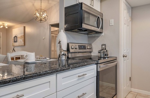 Auburndale House | King Bed Suite, Fireside Hot Tub, Gameroom