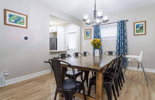 Joliet House | King Bed Suite, *Spacious Newly Remodeled House*