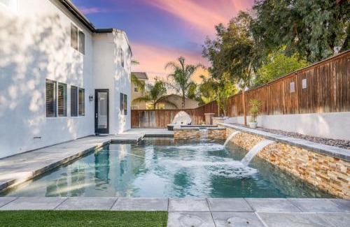 Temecula House | King Bed Temecula Getaway Amazing Pool and Theatre