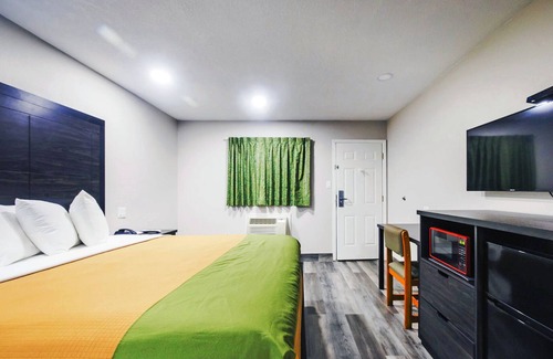 Wharton Hotel | King Bed with Free Breakfast, Parking, Near Riverfront Park