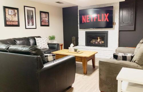 Burnsville House | King Beds, Sleeps 11, *Entertainment Included!*
