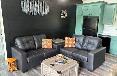 Clarksville Cabin | King Cullen Cabin - Brand New In Charming Clarksville, Arkansas