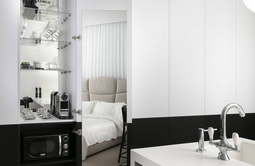 Jerusalem City Centre Apartment | King George Deluxe Suite