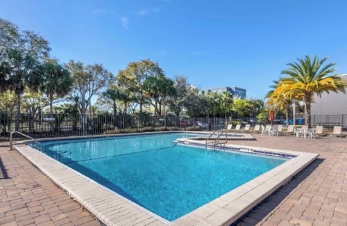 Southwest Orlando Apartment | King Or Twin Room Gator Golf Adventure Park ORL