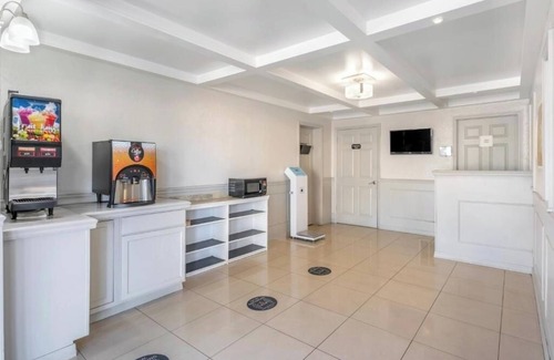 Southwest Orlando Apartment | King Or Twin Room Gator Golf Adventure Park ORL
