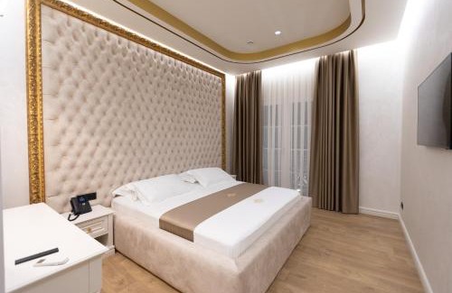 Mbrostar-Urë Hotel | King & Queen Boutique Hotel