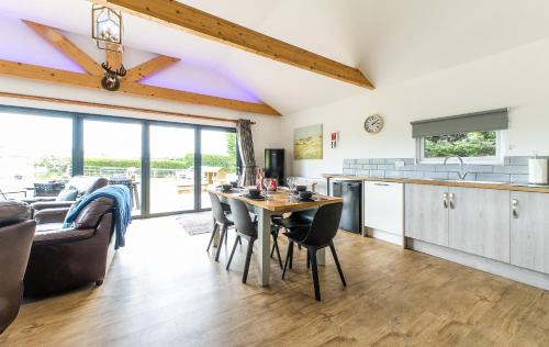 Newark upon Trent House | King Richard's Luxury Lodge - Sleeps up to 8 ,Dog Friendly ,Near Sherwood Forest at Fairview Farm in Nottingham set in 88 acres and great for Groups,Family Gatherings,Corporate events