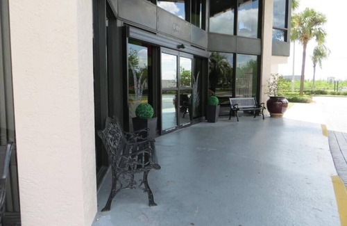 Florida Center Apartment | King Room Near Harvest English Institute ORL