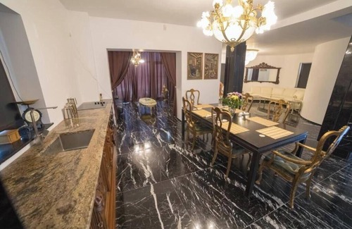 Eforie Nord Apartment | King Room with Sea View & Queen Room with Balcony