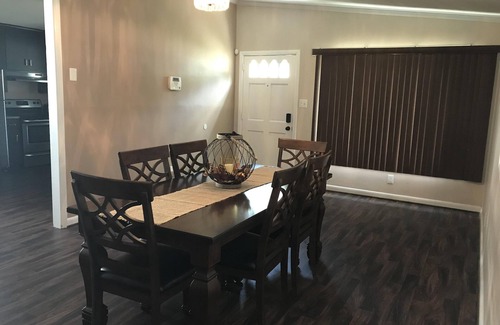 Goldsboro House | KING'S COURT - Entire House - 3 Bedrooms - Cozy, Comfortable & Clean