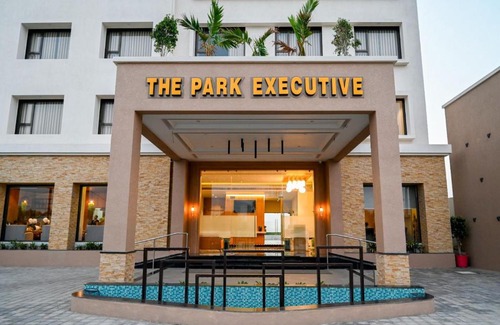 Jamnagar Hotel | King's Kraft The Park Executive Hotel