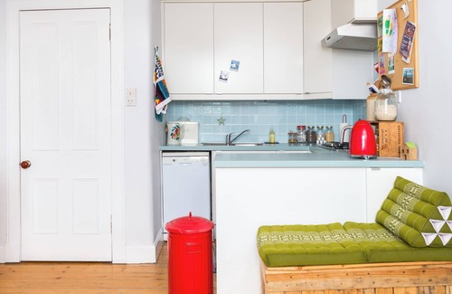 Portobello Apartment | King's Road [425] is a Quirky seaside apartment minutes walk from Portobello beach.