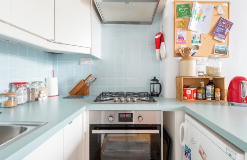 Portobello Apartment | King's Road [425] is a Quirky seaside apartment minutes walk from Portobello beach.