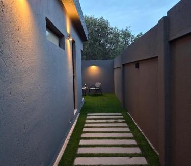 Tshwane Apartment | King size bed-NO loadshedding-Free Wi-Fi