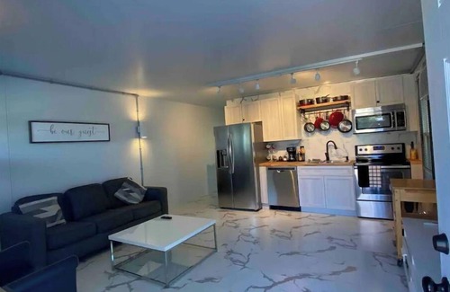 Cocoa House | King Size Bed Suit Apartment Quite Neighborhood