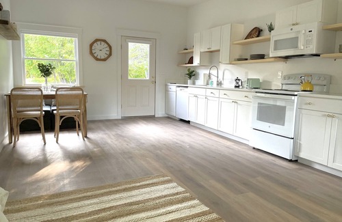 Topsham Apartment | King Size Bed- Super Sweet on Winter Street