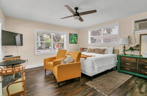 Safety Harbor Hotel | King Studio | Safety Harbor Comfort & Ease