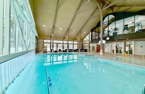Oro-Medonte Apartment | King Studio Suite heated Pool and Sauna