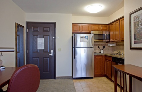 Palmdale Apartment | King Suite. Free Breakfast. Outdoor Pool & Hot Tub. Great for Business Travelers!